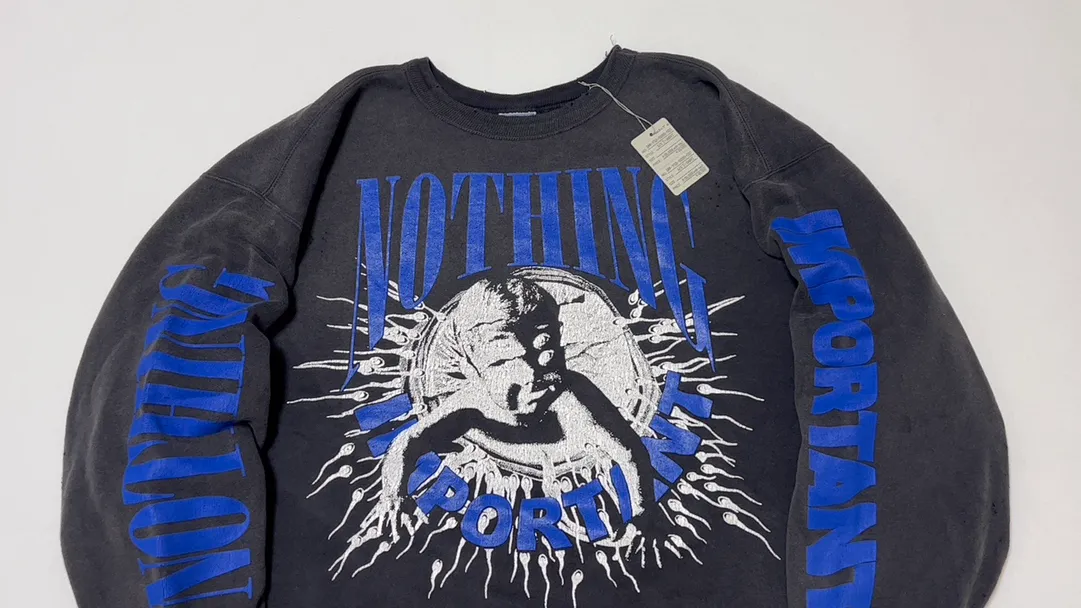 SAINT Mxxxxxx × Kosuke Kawamura KK_CRW SWT/NOTHNG IMP/BLK joint model Holy Infant Tadpole retro distressed sweatshirt, washed black S-XL Assute dyeing, genuine whole garment sprayed with horsetail fading process, collar/cuffs frayed in many places, front and rear panels/sleeves super complicated hanging grinding, heavy washing and distressing, correct fruit mark/angel mark